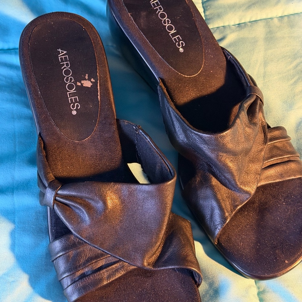 AEROSOLES Women's Black Slip-On Slides